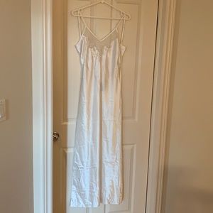 🌟HP🌟NWT Lingerie White Night Gown - size M